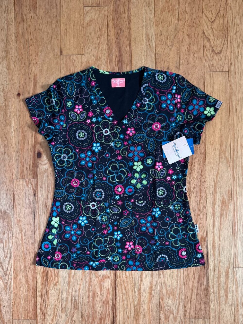 NWT Zavate Ava Therese Audrey Scrub Top in Splash of Color Floral Print Size XS